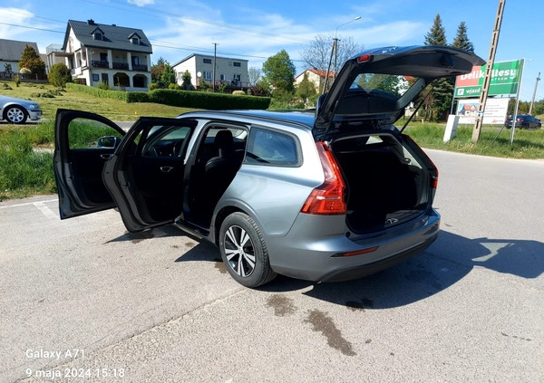 Volvo V60 cena 58000 przebieg: 213000, rok produkcji 2019 z Gryfino małe 232